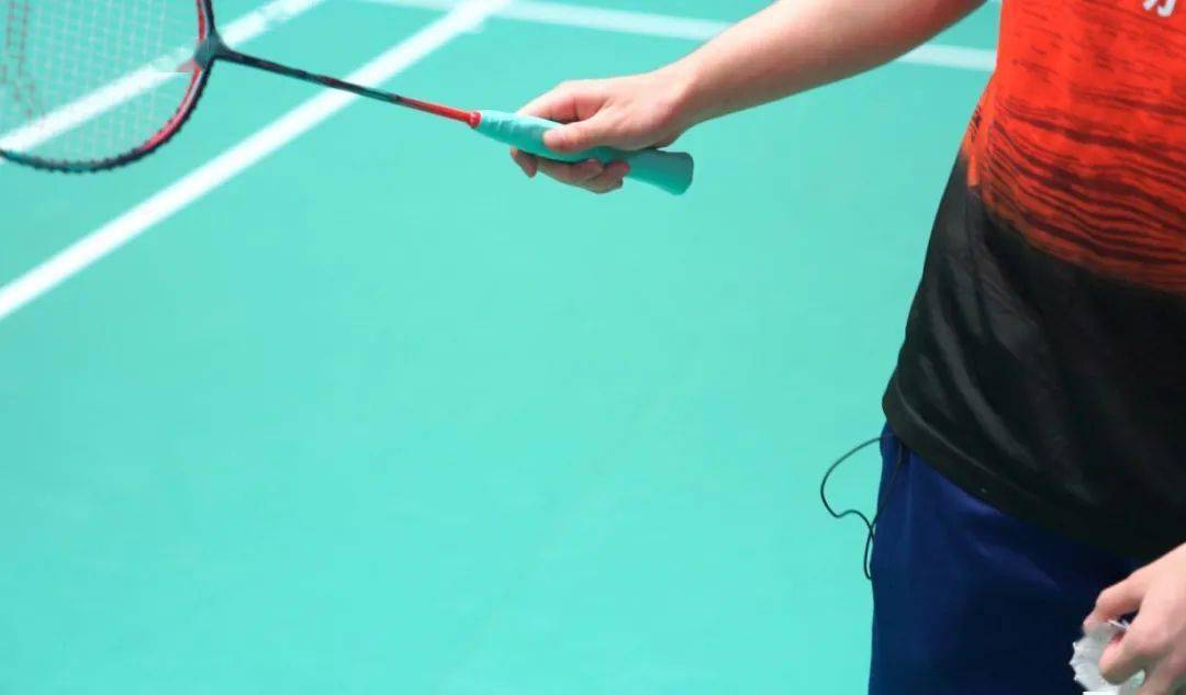 {投注}(羽毛球基本发球方法图解大全)